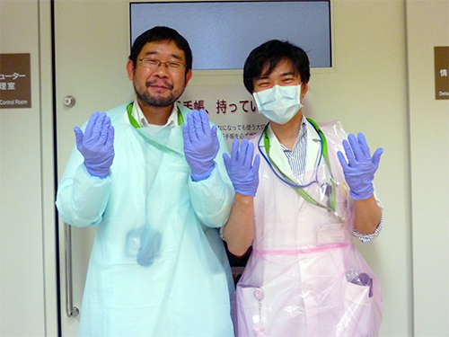 医療従事者はN95マスクを着用